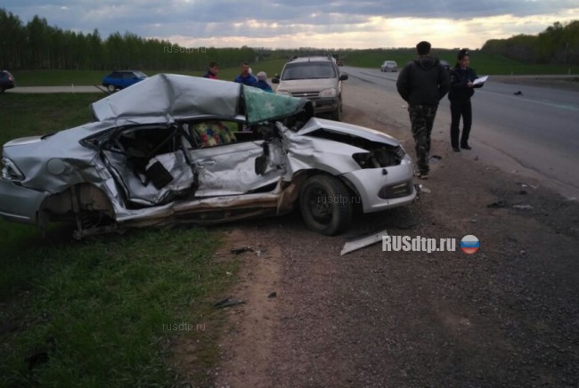 Водитель VW погиб под встречным тягачом на автодороге в Башкирии