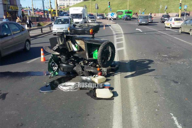 В Гродно мотоцикл с коляской столкнулся с двумя автомобилями