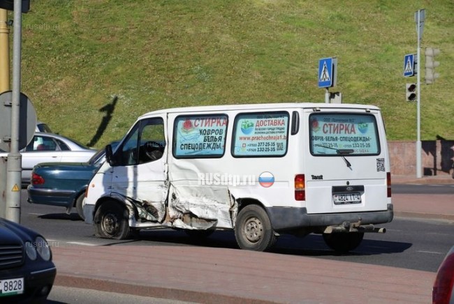 В Гродно мотоцикл с коляской столкнулся с двумя автомобилями