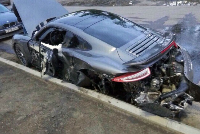 В Ростове-на-Дону работник автосалона разбил спорткар Porsche стоимостью 13 миллионов