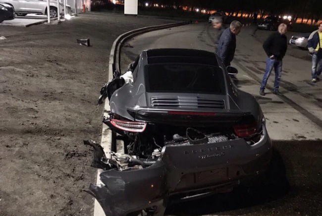 В Ростове-на-Дону работник автосалона разбил спорткар Porsche стоимостью 13 миллионов