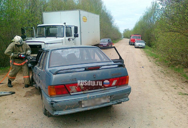 В Тверской области при столкновении ВАЗ-2115 с фургоном один человек погиб и двое пострадали