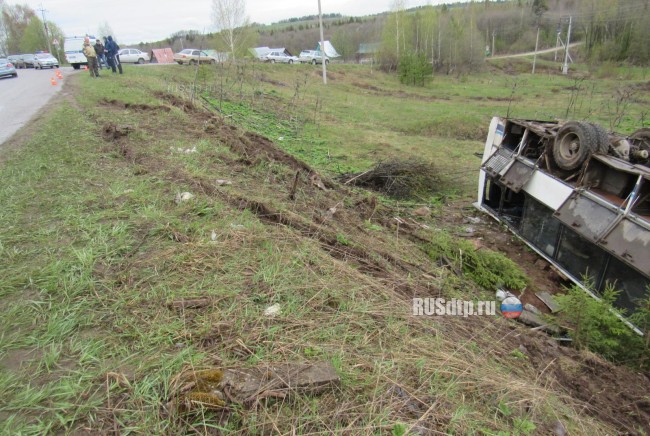 В Пермском крае перевернулся автобус. Погиб пассажир