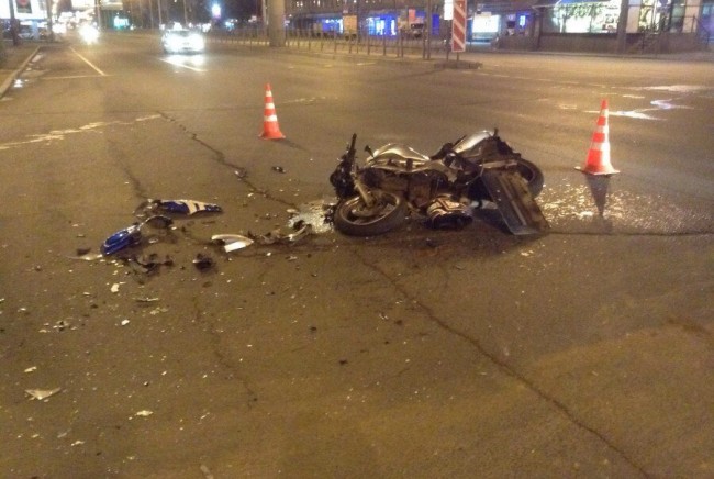 В Петербурге по вине 19-летней девушки погиб мотоциклист