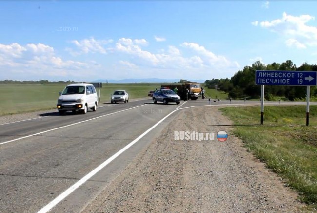 В Алтайском крае в ДТП с КАМАЗом погибли мотоциклист и его пассажирка