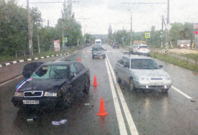 В Крыму машина из свадебного кортежа сбила двоих пешеходов