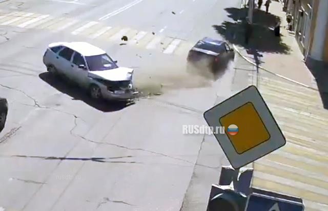 В Рязани в результате ДТП автомобиль вылетел с дороги и сбил пешехода