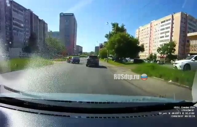 В Ижевске произошло столкновение мотоцикла и легкового автомобиля