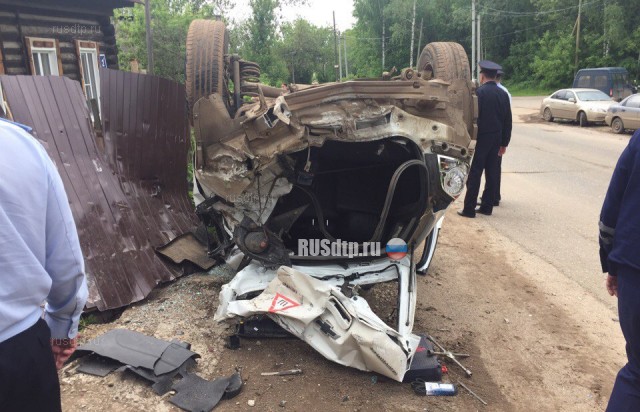 В Кирове лесовоз с отказавшими тормозами врезался в стену дома