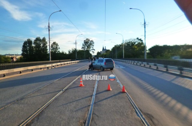 Три автомобиля столкнулись на Тверецком мосту в Твери