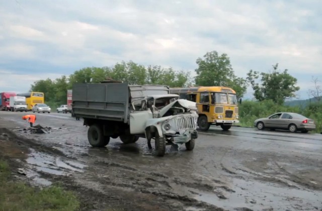 На трассе «Кавказ» в ДТП разбилась семья из четырех человек