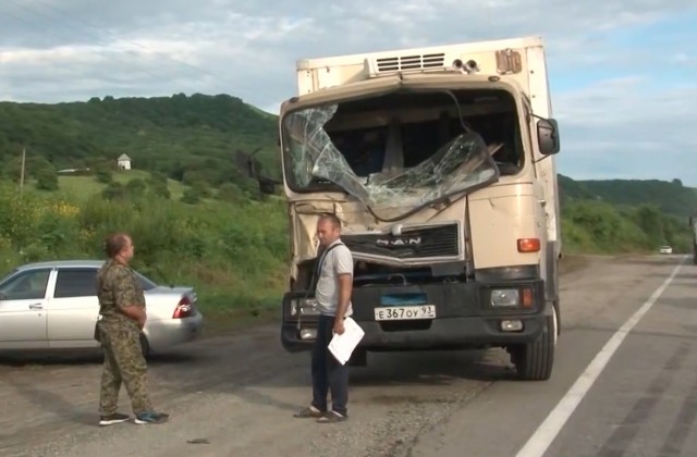 На трассе «Кавказ» в ДТП разбилась семья из четырех человек
