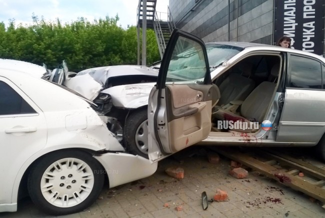 В Курске водитель «Мазды» погиб, столкнувшись с лимузином