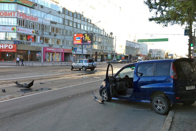 Погоня полиции за угонщиком в Новосибирске завершилась ДТП