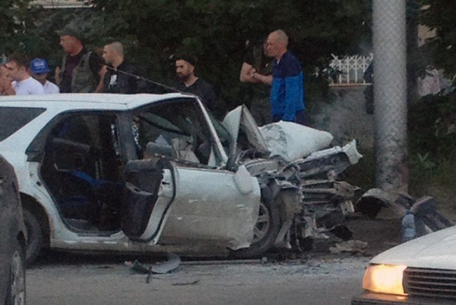 В Новосибирске компания на «Subaru» врезалась в столб. Трое погибли
