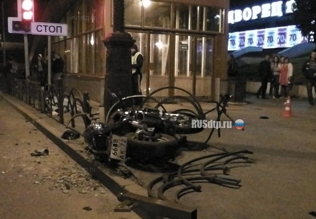 В Тюмени в ДТП погиб мотоциклист