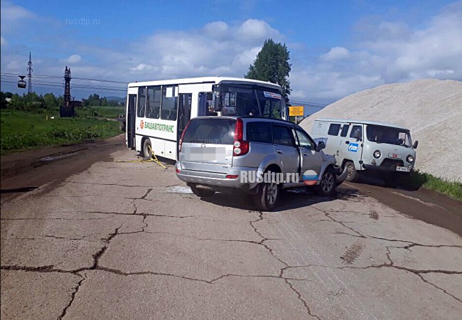 В Башкирии в ДТП попал пассажирский автобус