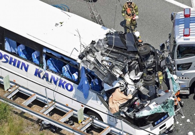 В Японии «летающий» автомобиль приземлился на автобус