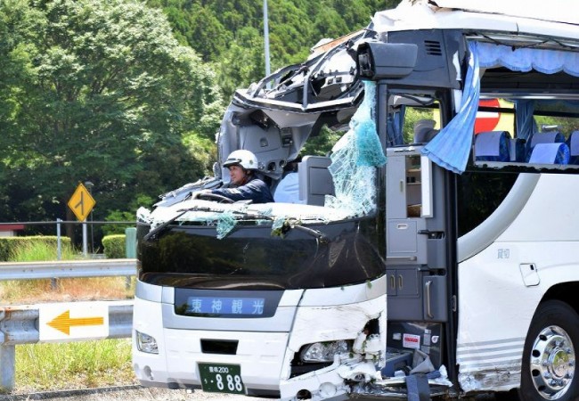 В Японии «летающий» автомобиль приземлился на автобус