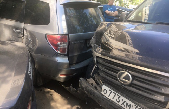 В Иркутске женщина на «Порше» разбила семь автомобилей