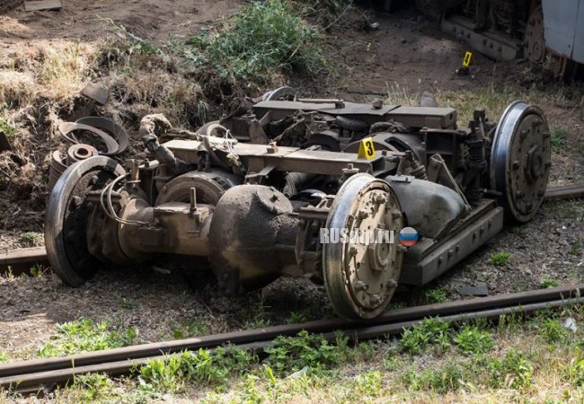 В Днепре в столкновении трамвая и поезда погиб человек
