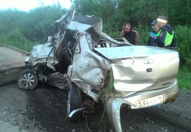 Водитель и пассажир ВАЗа погибли в ДТП на автодороге &laquo;Елабуга-Пермь&raquo;