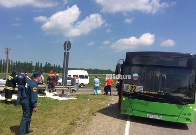 На Ставрополье в ДТП с автобусом погиб человек