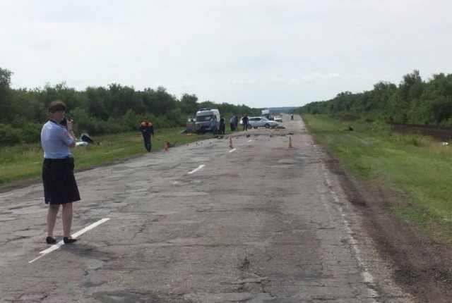 Пять человек погибли в крупном ДТП в Саратовской области