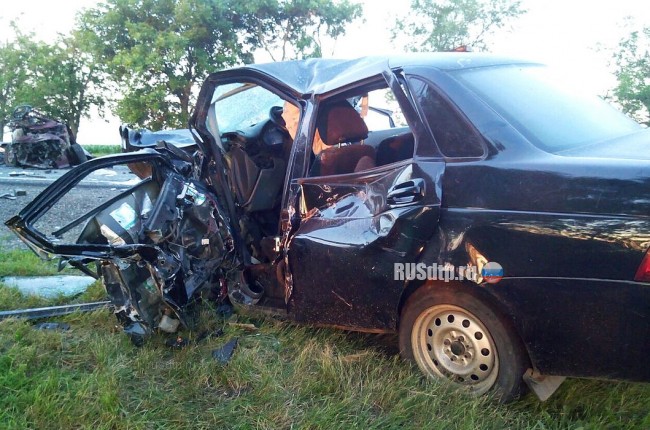 Пять человек погибли в лобовом столкновении автомобилей на Кубани