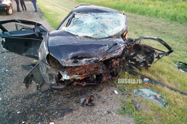 Пять человек погибли в лобовом столкновении автомобилей на Кубани