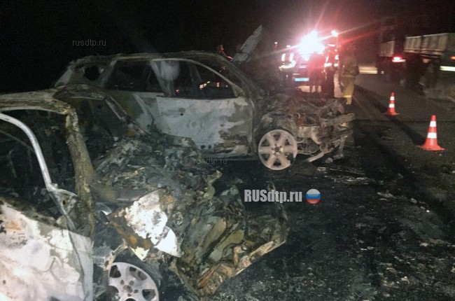 Три человека сгорели в машине в результате ДТП под Томском