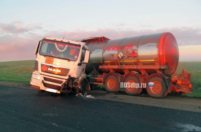 В Оренбургской области в ДТП с участием бензовоза и «Жигулей» погибли двое