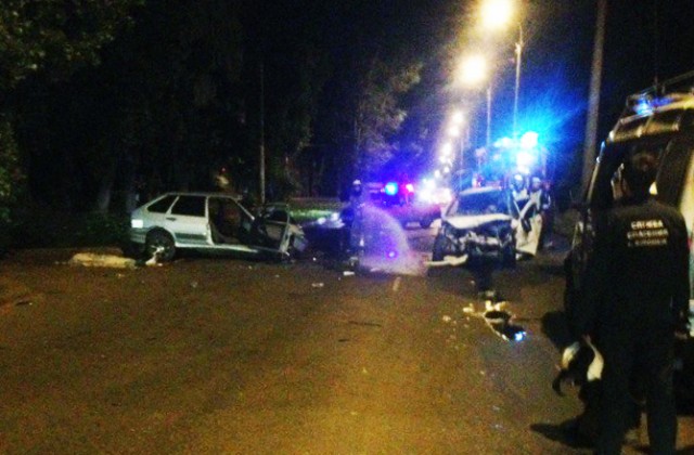 В лобовом столкновении автомобилей в Воронеже погибли два человека