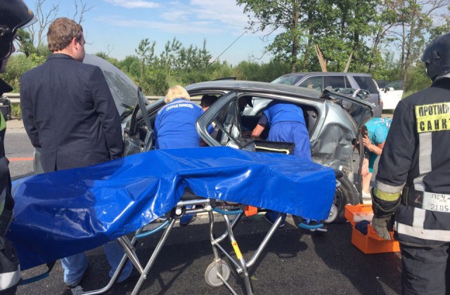 Один человек погиб и трое пострадали в массовом ДТП на Московском шоссе в Петербурге
