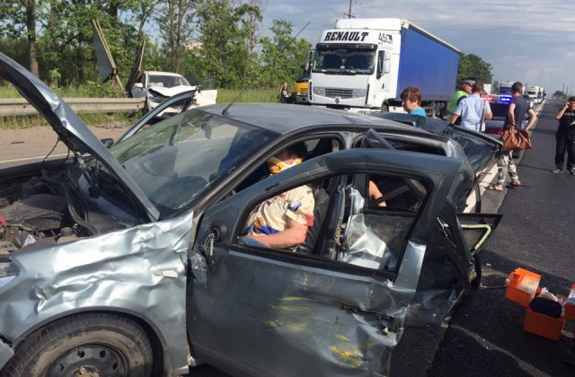 Один человек погиб и трое пострадали в массовом ДТП на Московском шоссе в Петербурге