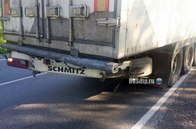 ВАЗ-2111 столкнулся с большегрузом на трассе М-5 в Башкирии