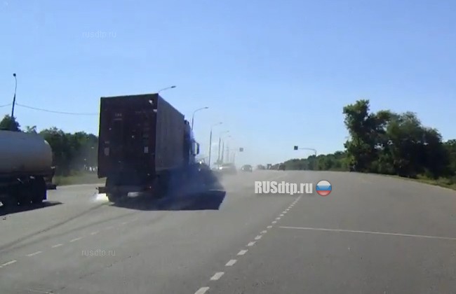 Видеорегистратор запечатлел, как отец с дочерью попали в смертельное ДТП на трассе М-4 «Дон»