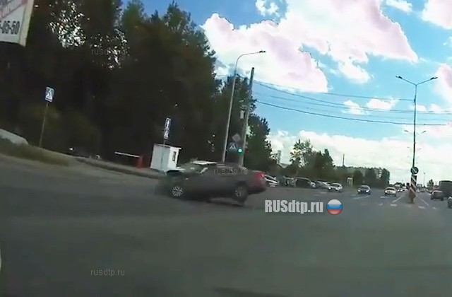 Смертельное ДТП возле здания ГИБДД в Челябинске попало в объектив видеорегистратора