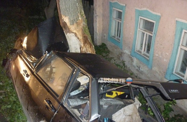 На Урале подростки разбились на угнанной машине