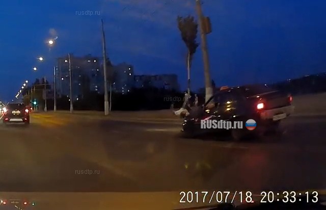 Такси сбило пешехода на улице Менжинского в Волгограде