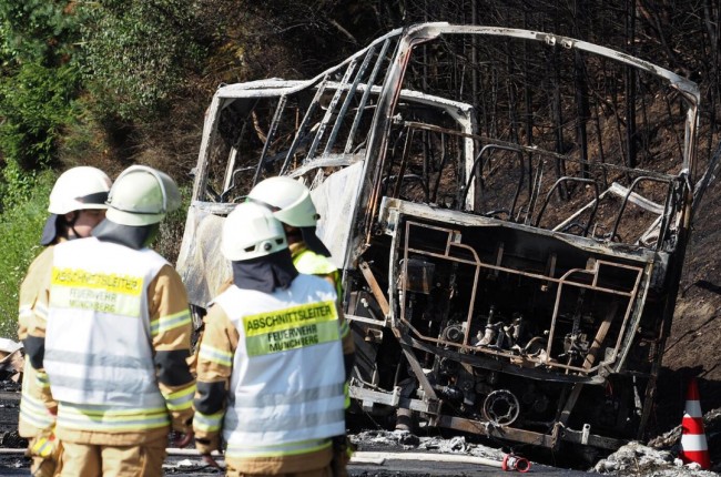 18 человек сгорели в автобусе в результате ДТП на автобане в Германии
