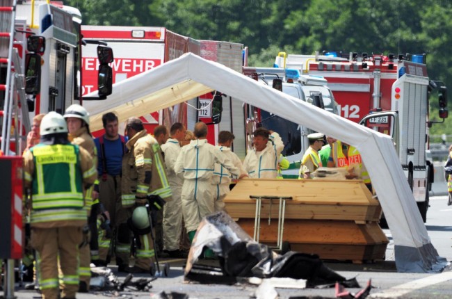 18 человек сгорели в автобусе в результате ДТП на автобане в Германии