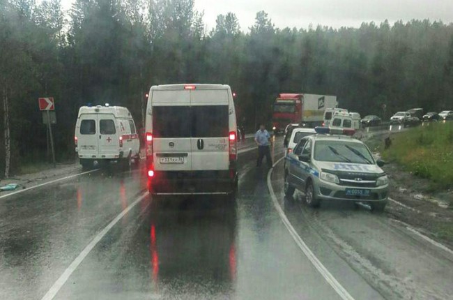 Семья с детьми попала в ДТП с бензовозом на трассе «Байкал». Погиб ребенок