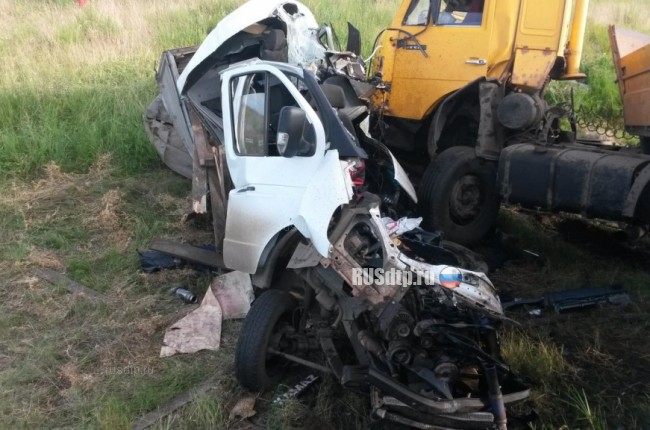 Водитель фургона погиб на автодороге в Оренбургской области