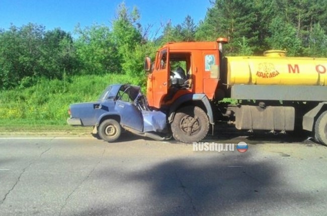 Водитель легковушки погиб под встречным КамАЗом в Самарской области