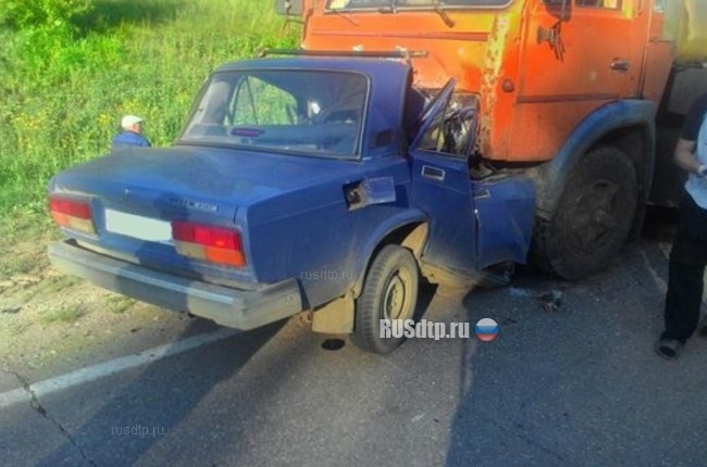 Водитель легковушки погиб под встречным КамАЗом в Самарской области