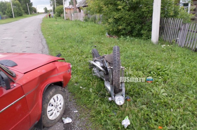 В Новосибирской области пьяный водитель на ВАЗе врезался в мотоцикл с детьми