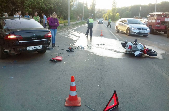 Байкер погиб в ДТП на улице Рощинской в Орле