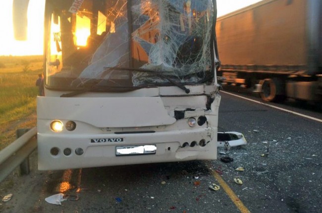 В Самарской области в ДТП с участием автобуса и грузовика пострадали 10 человек