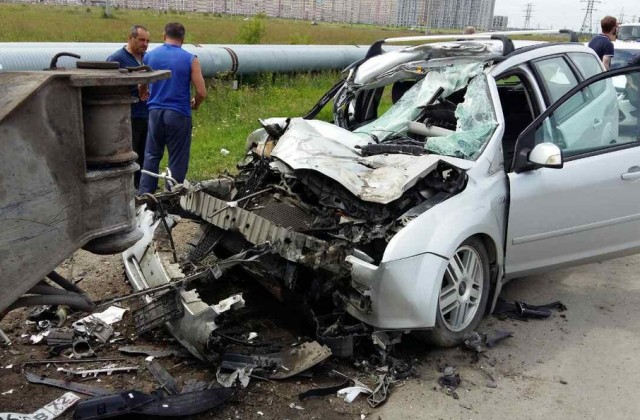 Водитель «Форда» столкнулся с автокраном и погиб на Червишевском тракте в Тюмени